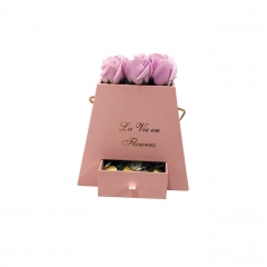 Elegante Blumen-Papier-Geschenkbox mit Band und Fach