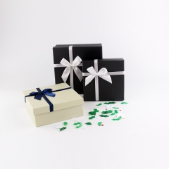 Quadratische Karton-Luxus-Geschenkbox mit Fliege für die Datierung