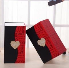 Buch-geformte Papiergeschenkbox mit Herz für das Drucken des Logos