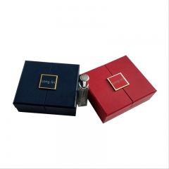 Papier-Geschenkbox mit zwei Türen mit heißem stempelndem Logo