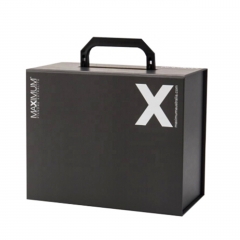 Schwarzer Luxus-Koffer-Karton mit Griff