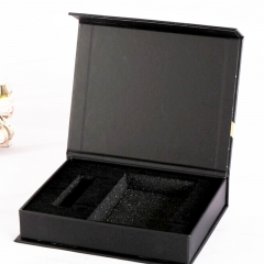 Magnetverschluss - Buchförmige Papierverpackung in Geschenkbox mit EVA-Ablage