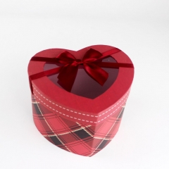 Luxus Geschenkbox aus rotem Verpackungspapier mit PVC-Fenstern